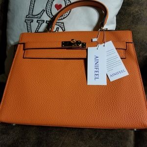 Ainifeel pocket book